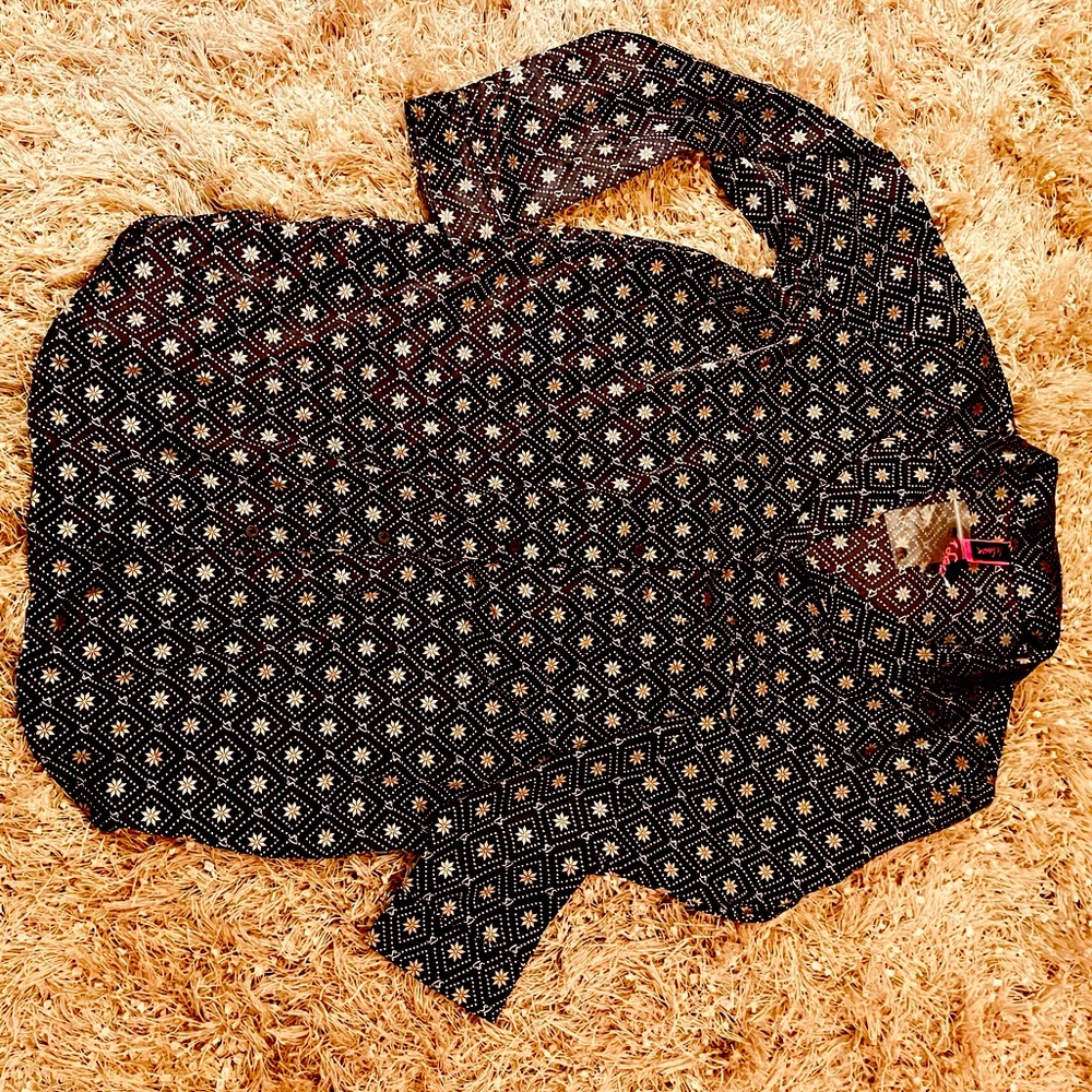 NWT, silk like women’s night shirt.